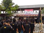 massa-berkumpul-di-stadion-pancasila-demak-untuk-doa-bersama-lintas-agama_20161202_145931.jpg