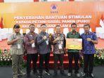 Jokowi Kucuri Bantuan Rp 13,7 Miliar untuk Petani Gagal Panen di Jepara