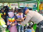 mengedukasi-masyarakat-yang-sedang-berwisata-ke-Waduk-Cacaban.jpg