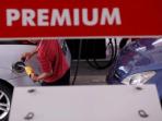 mengisi-premium-mobil-mewah.jpg