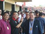 menpora-la-nyala-jabatan-tangan_20150830_195211.jpg
