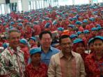 menteri-saleh-husin-dan-ganjar-foto-bersama-di-djarum-kudus.jpg