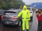 menunjukkan-kerusakan-lima-mobil.jpg