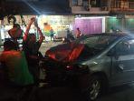 mobil-sedan-honda-city-diderek-usai-menabrak-kendaraan-di-pertigaan-traffic-light-jatibarang-brebes.jpg