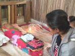 nampak-oce-bansele-sedang-menatap-anaknya-gusto-talan.jpg