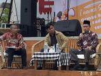 narasumber-dan-moderator-mengikuti-talkshow.jpg