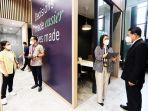 nasabah-mendapat-layanan-di-kantor-manulife.jpg