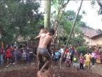 panjat-pohon-pisang-mijen.jpg