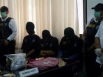 parah-sipir-nyambi-jadi-kurir-sabu-staples-bungkusan-bubur-dijadikan-tanda_20161025_072252.jpg