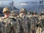 pasukan-terjun-payung-us-army-atau-angkatan-darat-amerika-serikat-dikerahkan-dari.jpg