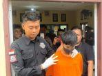 pelaku-pembunuhan-wanita-di-Jambi-digiring-polisi.jpg
