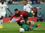 pemain-depan-portugal-cristiano-ronaldo-bertabrakan-dengan-kiper-ghana.jpg