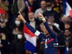 pemain-depan-prancis-kylian-mbappe-merayakan-setelah-mencetak-gol.jpg