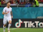 pemain-depan-swiss-haris-seferovic-merayakan-mencetak-gol-pertama-tim-selama.jpg