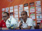 pemain-persija-jakarta-riko-simanjuntak-tengah-dalam-sesi-jumpa-pers.jpg