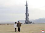 pemimpin-Korea-Utara-Kim-Jong-Un-kanan-dan-putrinya.jpg