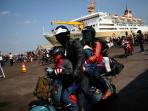 pemudik-motor-via-laut_20150712_121859.jpg