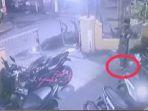 pencuri-motor-dituntun.jpg