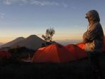 pendaki-gunung-prau-dieng_20180917_154327.jpg