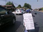 pendemo-blokir-jalan-lalu-lintas-kudus-ke-pati-dialihkan_20150723_142343.jpg