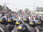 pendemo-blokir-pantura-pati_20150723_173209.jpg