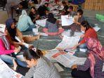 Tak Semua Pekerja Mau Lembur: Pelipatan dan Sortir Surat Suara Rampung Besok Selasa di Jepara