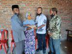 perwakilan-lda-keraton-solo-hadiningrat-saat-memberikan-tali-asih.jpg