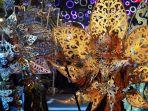 peserta-semarang-night-carnival-snc-melintasi-jalan-pemuda-kota-semarang-rabu-03072019.jpg