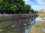 petugas-kebersihan-kali-semarang-30-11-2021-1.jpg