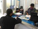 petugas-phu-kemenag-banjarnegara-melayani-pendaftar-haji.jpg