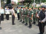 polres-brebes-menggelar-apel-gabungan-kesiapan-pengamanan_20161125_205111.jpg