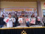 polres-pesawaran-lampung-tunjukan-barang-bukti-perampokan-dan-penyekapan.jpg