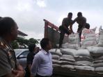 polres-semarang-sita-140-sak-pupuk-bersubsidi.jpg