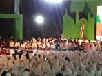 presiden-jokowi-dan-tamu-tamu-lain-tiba-di-panggung-apel-akbar-hsn-di-solo_20181020_193328.jpg