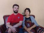 pria-bule-asal-amerika-serikat-zack-snyder-saat-berfoto-bersama-kekasihnya-meli-agustin.jpg