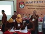 rapat-pleno-rekapitulasi-di-kpu-kota-tegal_20180704_182526.jpg