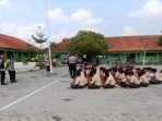 res-Karanganyar-menyosialisasikan-larangan-pengg.jpg