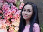 rumah-denise-chariesta-kebakaran-beruntung-tetangga-borong-air-satu-kontainer-untuk-kolam-renang.jpg
