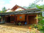 rumah-ibu-bripka-rr-di-banyumas.jpg