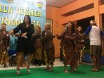 Turis Asing Peserta Sail Karimunjawa 2017 Itu Asyik Berjoget Dangdut