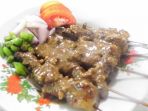 sate-bumbon-berwarna-coklat-karena-penuh-lumuran-bumbu-rempah_20161213_105211.jpg