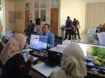 sejumlah-bacaleg-dprd-kabupaten-kudus-menjalani-tes-pemeriksaan-kesehatan-di-rsud.jpg
