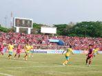 stadion-gbk-jepara-dipenuhi-suporter.jpg
