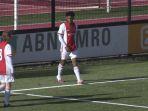 striker-ajax-amsterdam-u-15-noah-gesser.jpg
