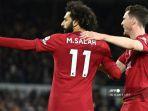 striker-liverpool-mohamed-salah-kiri-merayakan-gol-kedua-tim.jpg