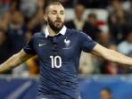 striker-real-madrid-karim-benzema-tengah-diselidiki-atas-kasus-pemerasan-dan-video-seks_20151202_205820.jpg