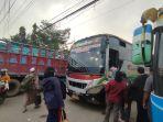 suasana-di-simpang-terboyo-yang-ramai-penumpang.jpg