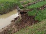 tanggul-sungai-longsor1.jpg
