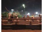 tawuran-remaja-arteri-yos-sudarso-semarang.jpg