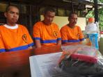 tiga-dari-lima-tersangka-yang-merupakan-pemakai-sekaligus-kurir-di-polres-salatiga_20161012_145433.jpg